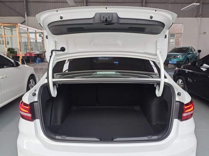 Фото 19 - Volkswagen Lavida