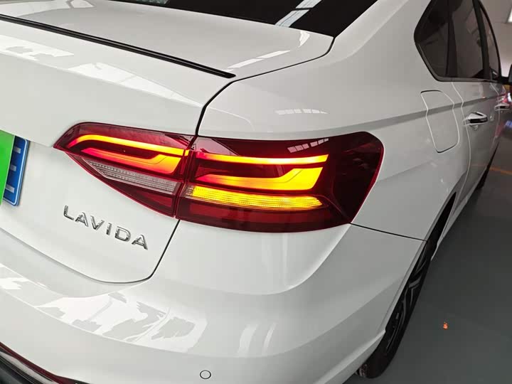 Фото 8 - Volkswagen Lavida