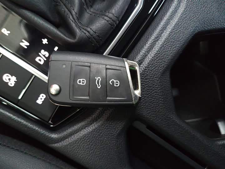 Фото 9 - Volkswagen Lavida