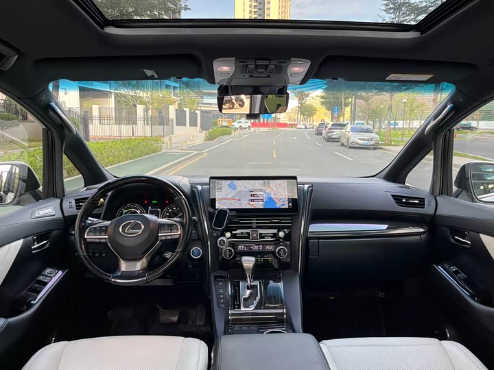 Фото 16 - Lexus LM