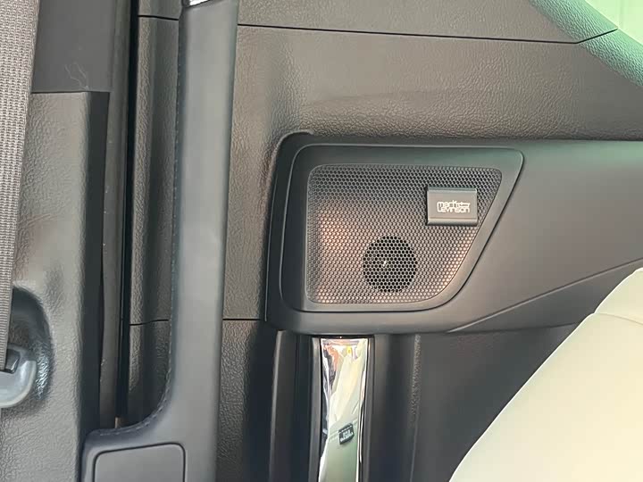 Фото 19 - Lexus LM