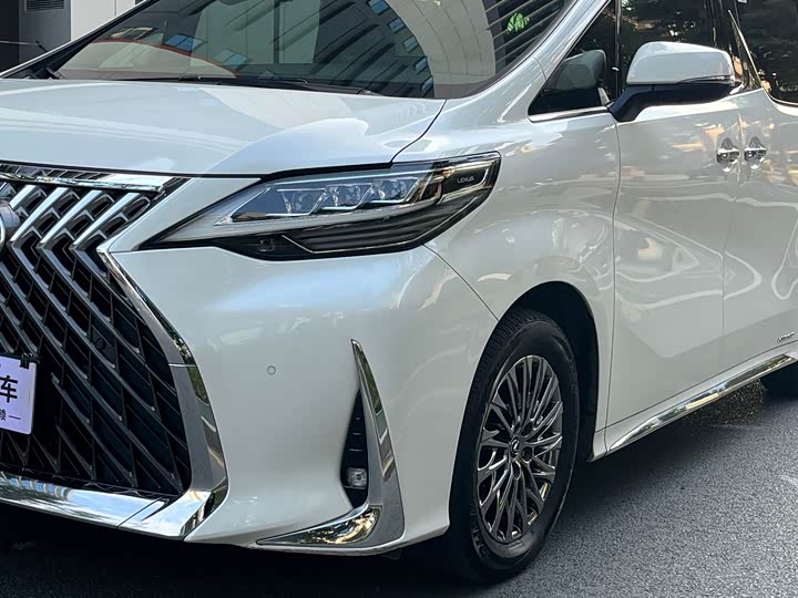 Фото 5 - Lexus LM