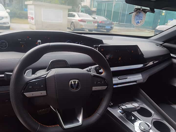 Фото 16 - Changan UNI-V