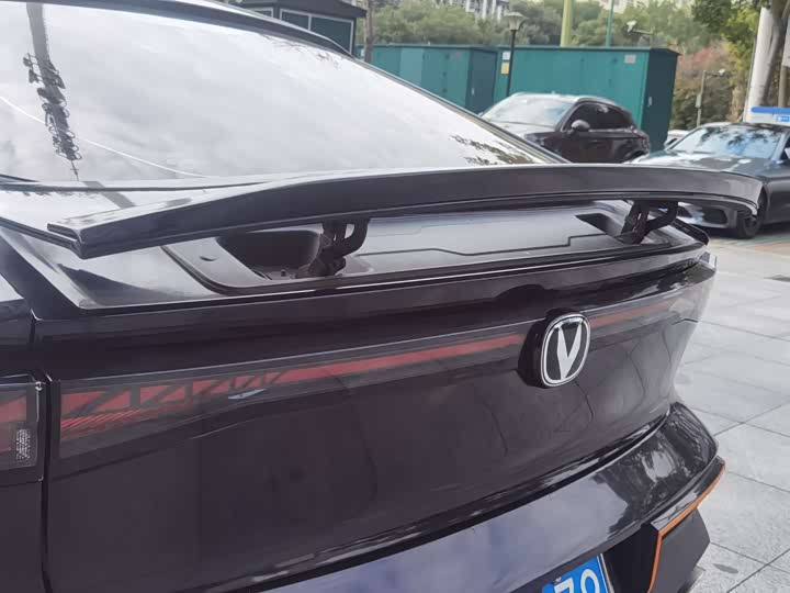 Фото 8 - Changan UNI-V