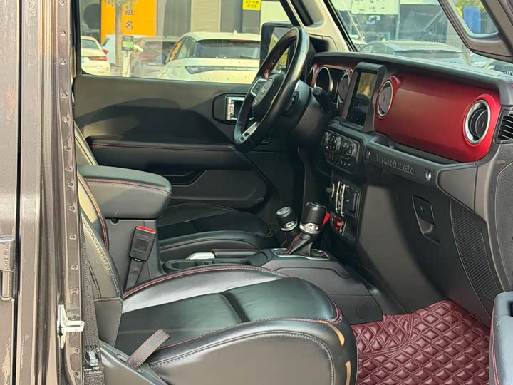 Фото 14 - Jeep Wrangler