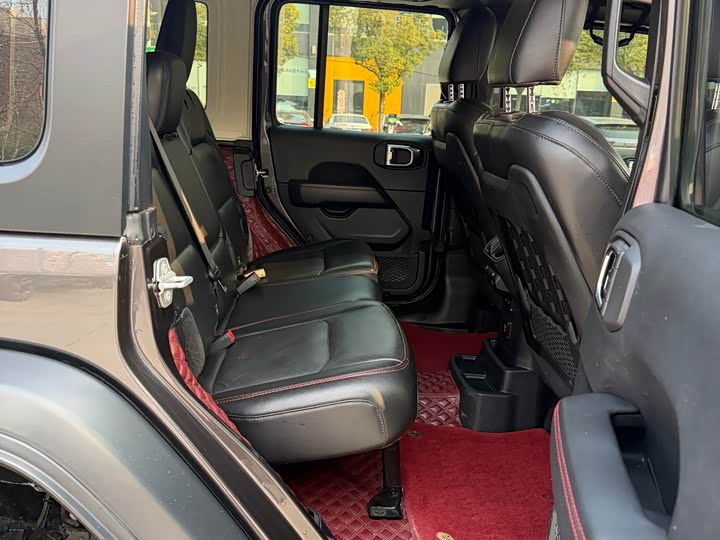 Фото 15 - Jeep Wrangler