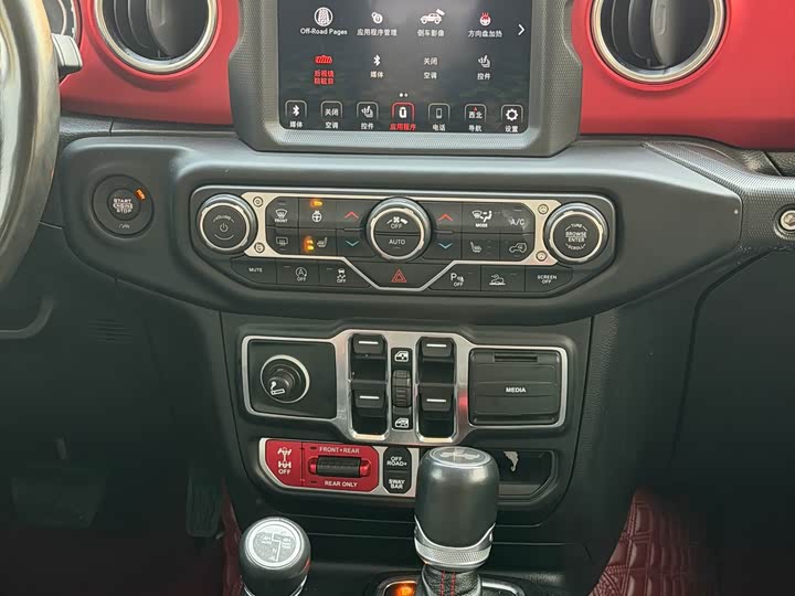 Фото 18 - Jeep Wrangler