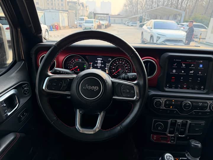 Фото 20 - Jeep Wrangler