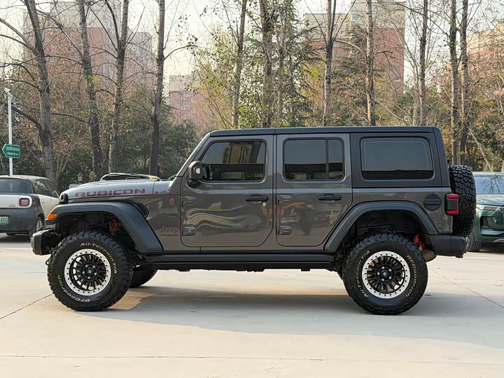 Фото 4 - Jeep Wrangler