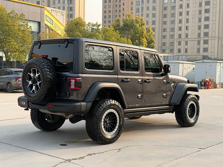 Фото 8 - Jeep Wrangler