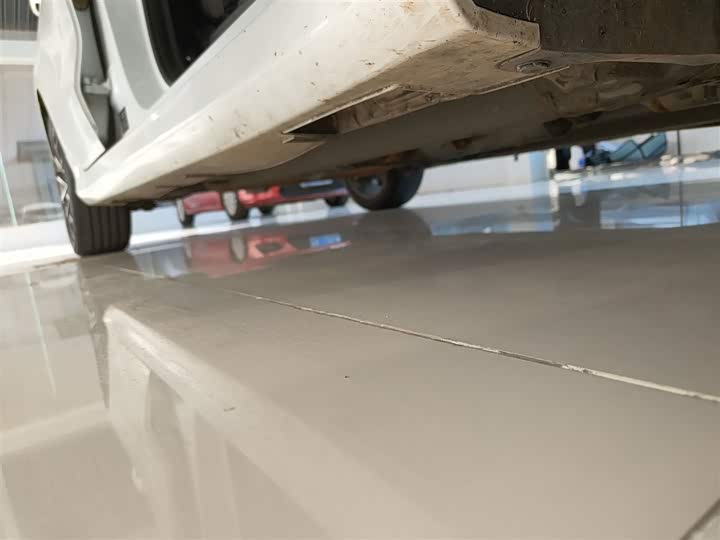 Фото 21 - Geely Binrui