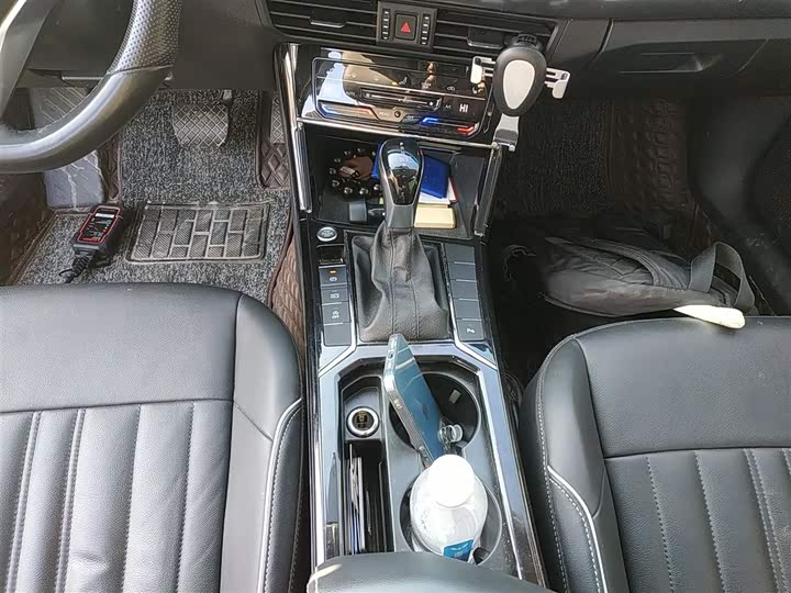 Фото 14 - Volkswagen Passat