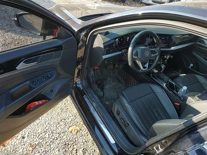 Фото 16 - Volkswagen Passat