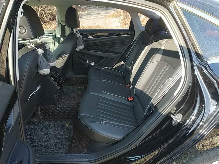 Фото 17 - Volkswagen Passat