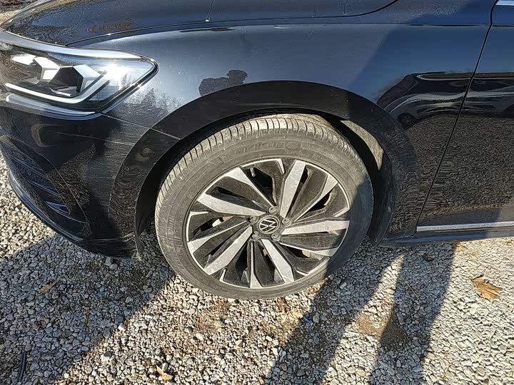 Фото 23 - Volkswagen Passat