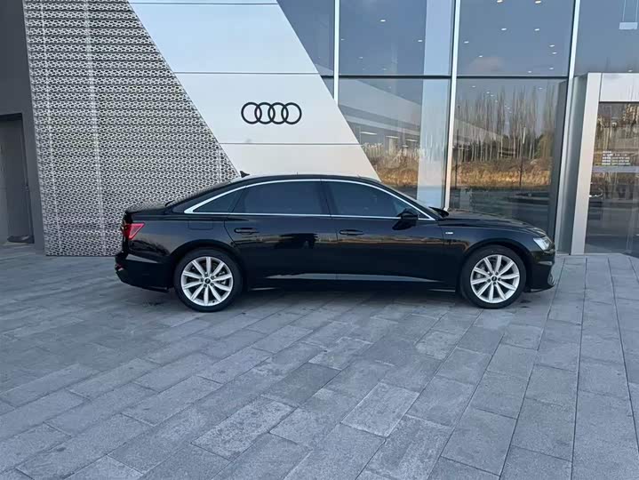 Фото 2 - Audi A6L