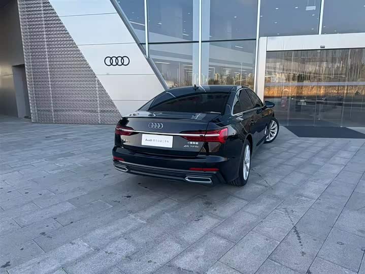 Фото 4 - Audi A6L
