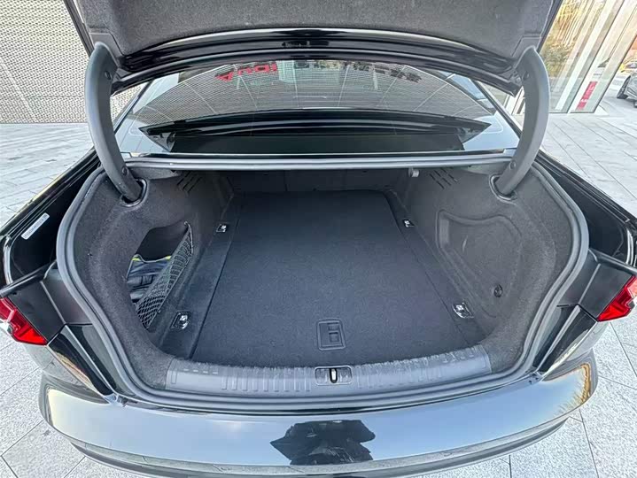 Фото 6 - Audi A6L