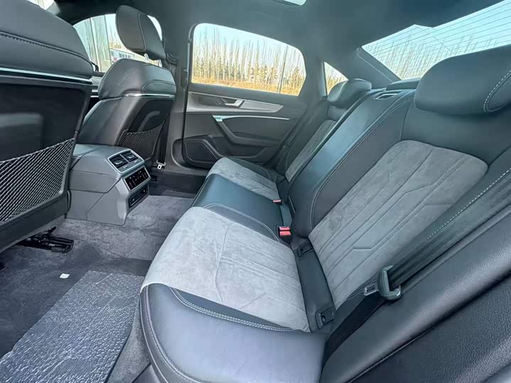 Фото 7 - Audi A6L