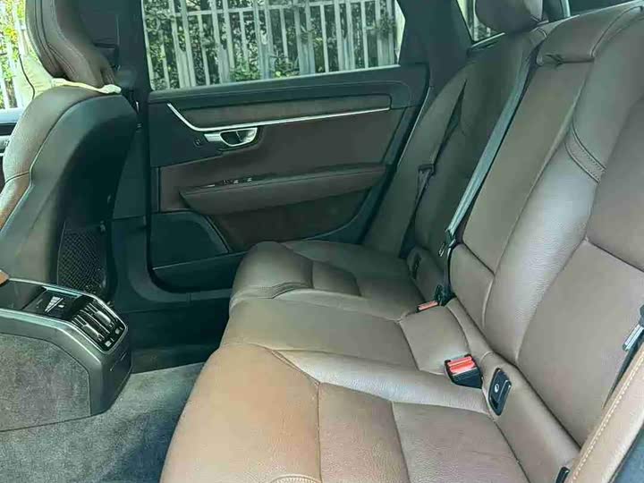 Фото 10 - Volvo S90