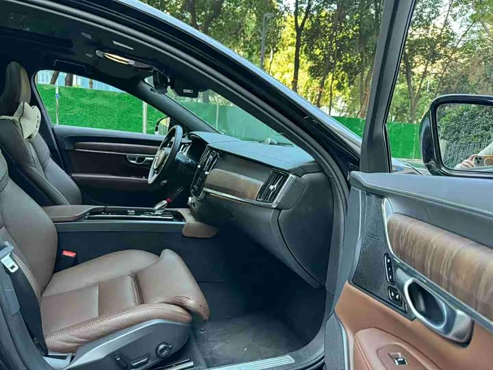 Фото 8 - Volvo S90