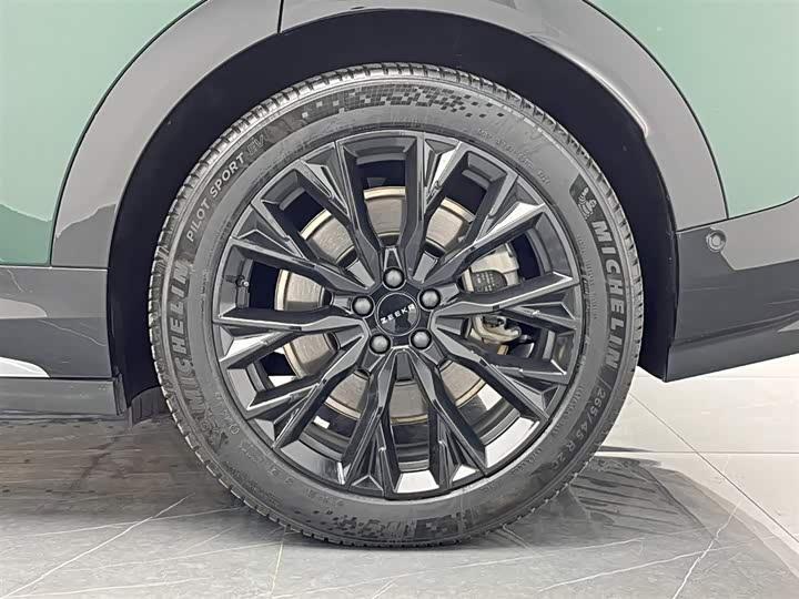 Фото 28 - Zeekr 7X