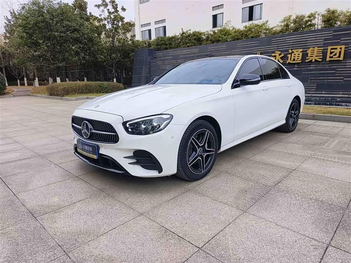 Фото 1 - Mercedes-Benz E-Class