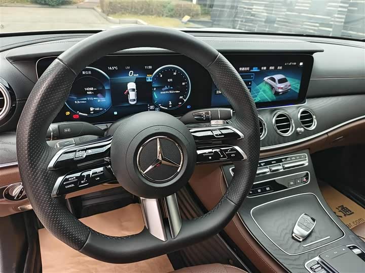 Фото 11 - Mercedes-Benz E-Class