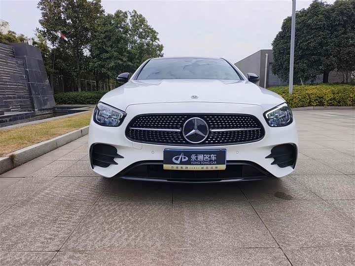 Фото 2 - Mercedes-Benz E-Class