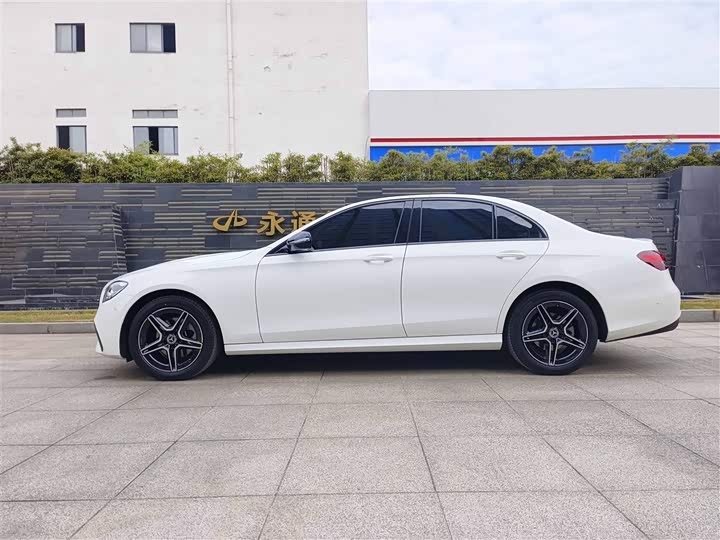 Фото 4 - Mercedes-Benz E-Class