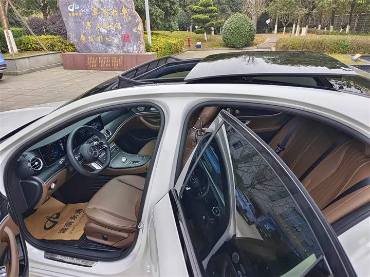 Фото 9 - Mercedes-Benz E-Class