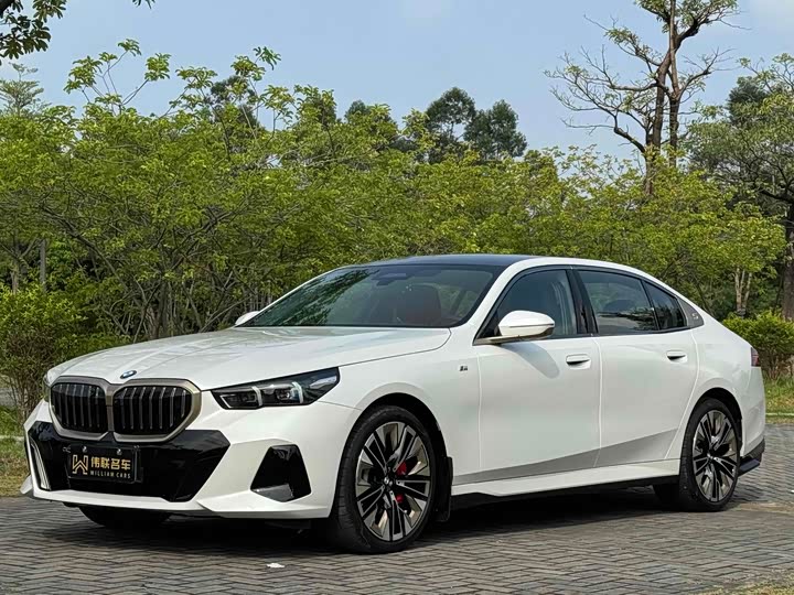 Фото 1 - BMW 5 Series