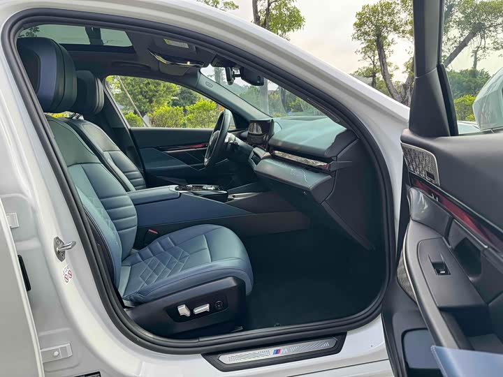 Фото 11 - BMW 5 Series