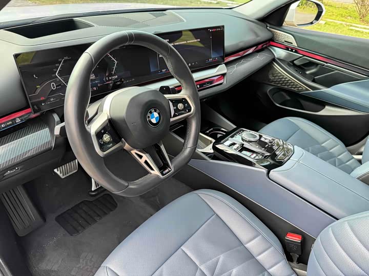 Фото 13 - BMW 5 Series