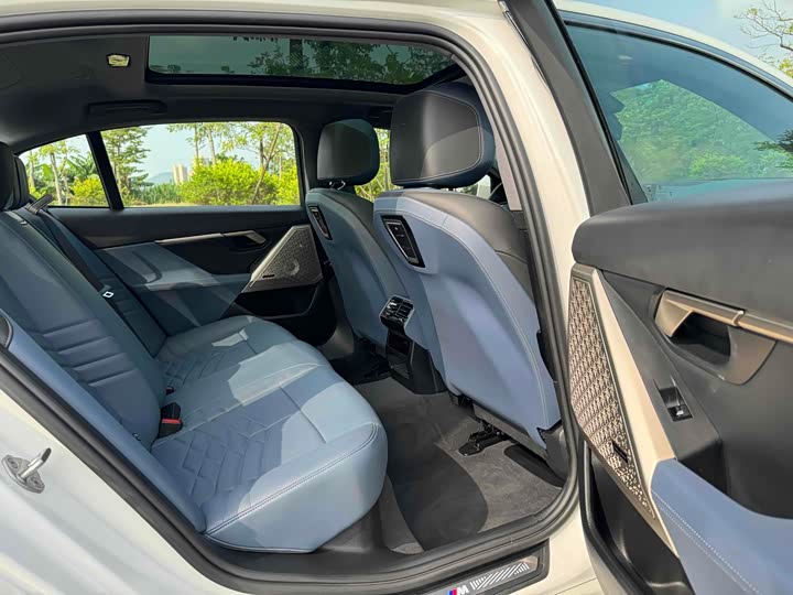 Фото 15 - BMW 5 Series