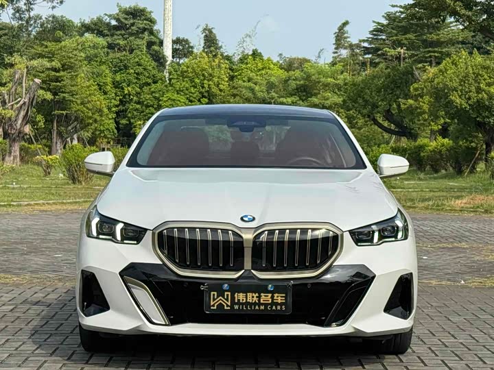 Фото 2 - BMW 5 Series