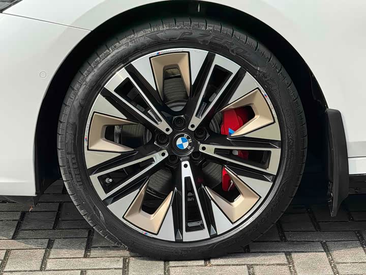 Фото 24 - BMW 5 Series