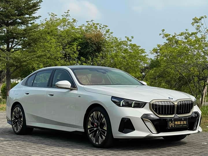 Фото 3 - BMW 5 Series