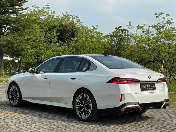 Фото 6 - BMW 5 Series