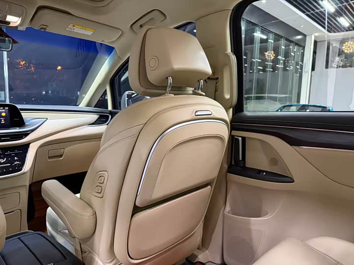 Фото 11 - Buick GL8 ES