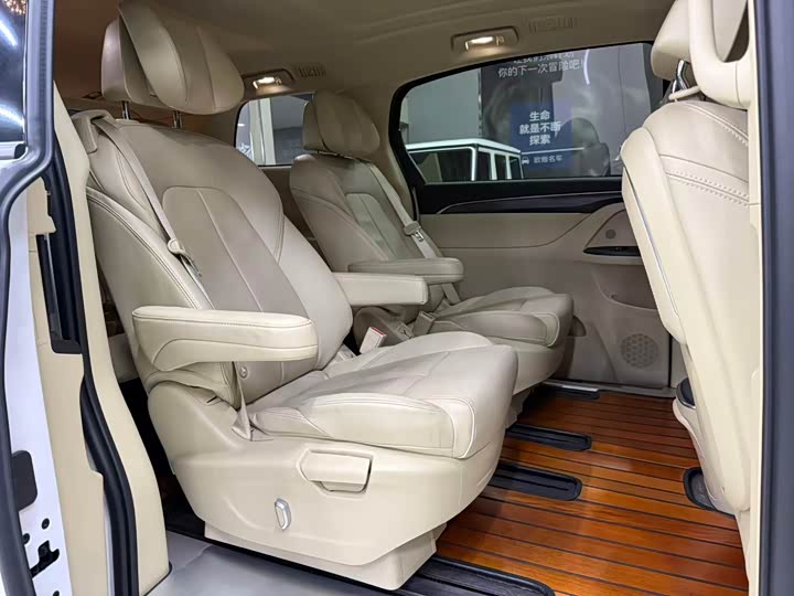 Фото 17 - Buick GL8 ES