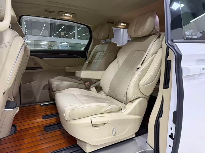 Фото 9 - Buick GL8 ES