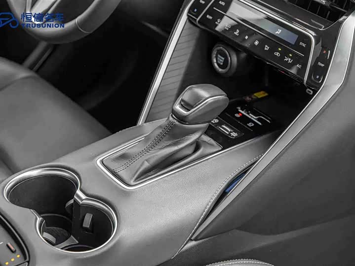 Фото 19 - Toyota Harrier