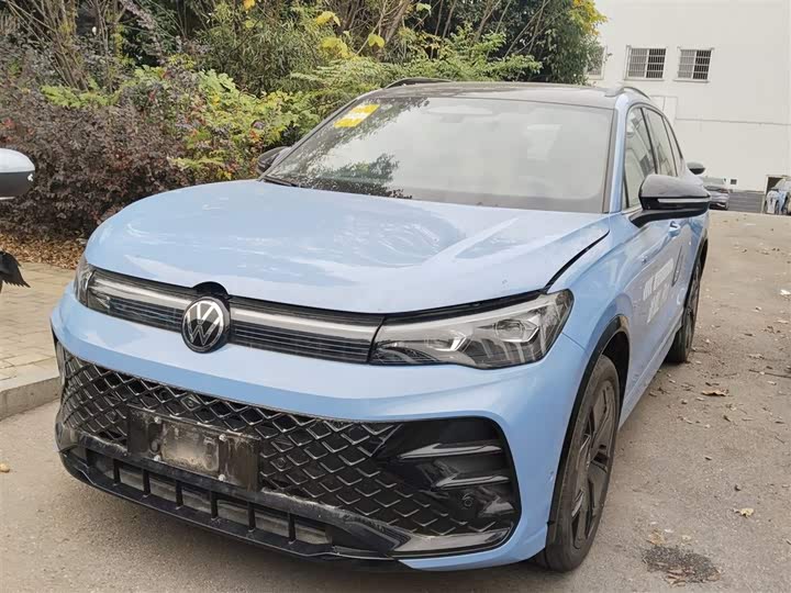 Фото 1 - Volkswagen Tiguan L Pro