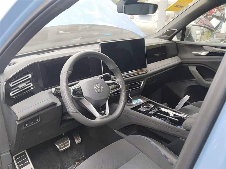 Фото 10 - Volkswagen Tiguan L Pro