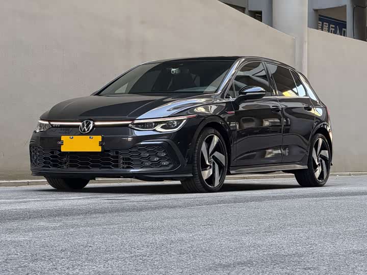 Фото 1 - Volkswagen Golf GTI