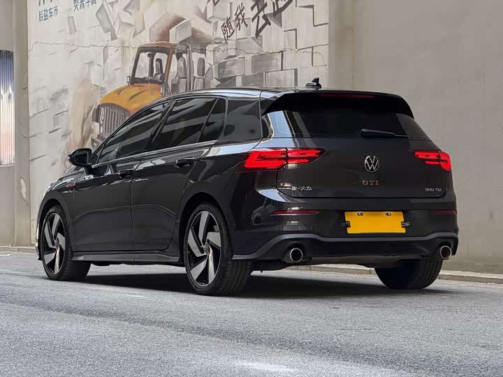 Фото 3 - Volkswagen Golf GTI