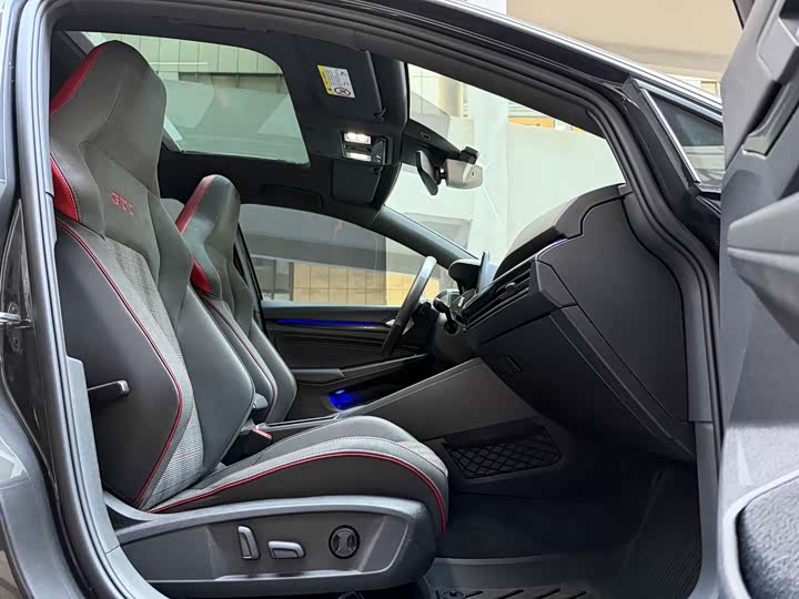 Фото 6 - Volkswagen Golf GTI