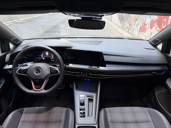 Фото 8 - Volkswagen Golf GTI