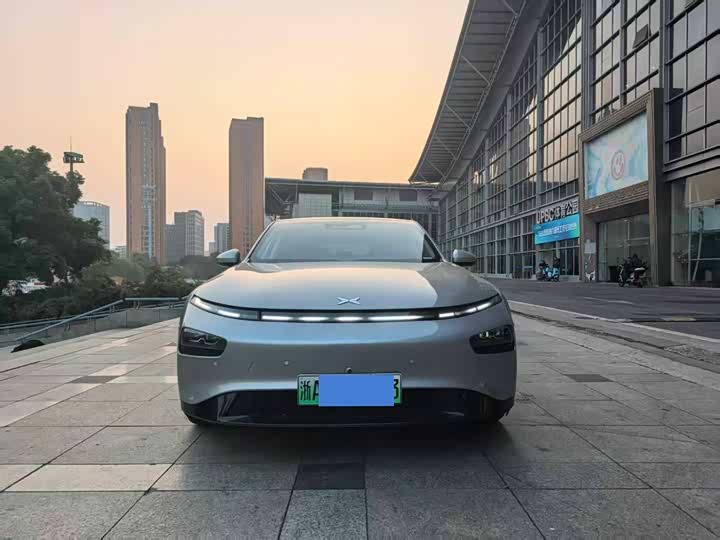Фото 2 - XPeng P7